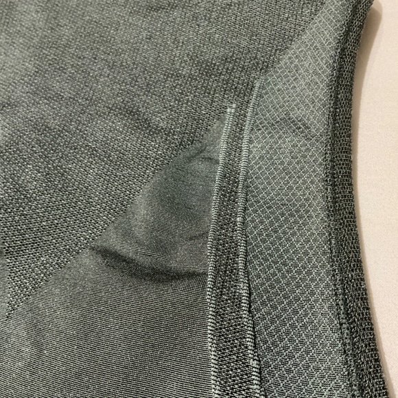 Lululemon mock neck sleeveless product sample top - Picture 3 of 4